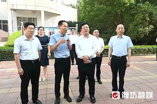 狼队球迷拉横幅反对VAR：球迷的决定，这不再是足球了